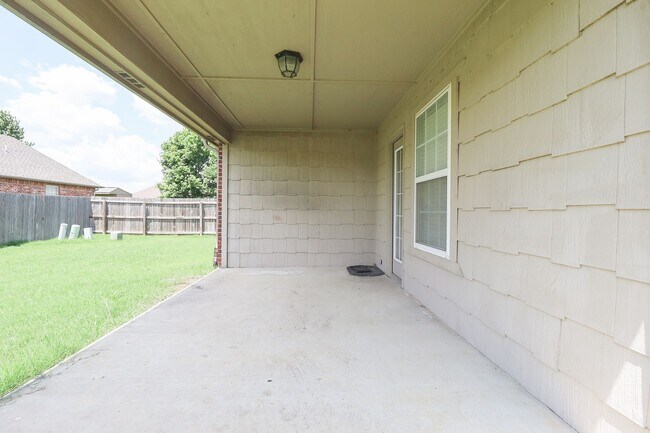 Building Photo - 3 Bed 2 Bath Home in Collinsville *Price D...
