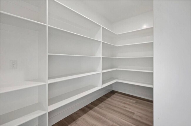 Building Photo - 2579 S Wilson Dr