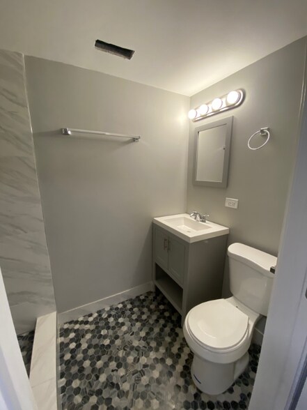 Building Photo - 5700 S Wabash Ave