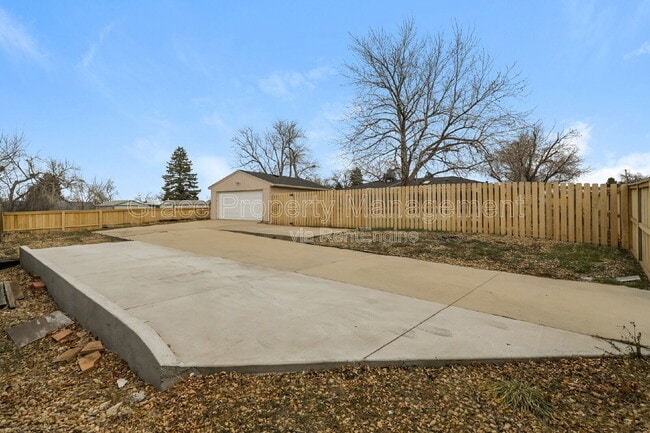 Building Photo - 7095 S Clermont Dr