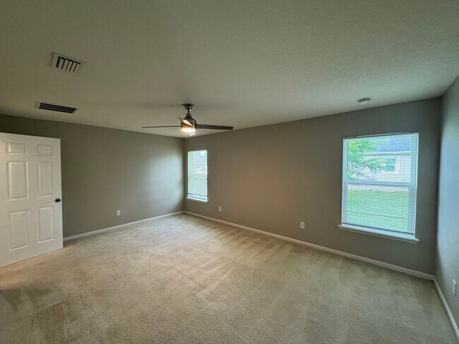 Building Photo - Available NOW!!Your Dream Home Awaits: Luxurious 3-Bedroom Oasis, Just Minutes from Daytona Beach!