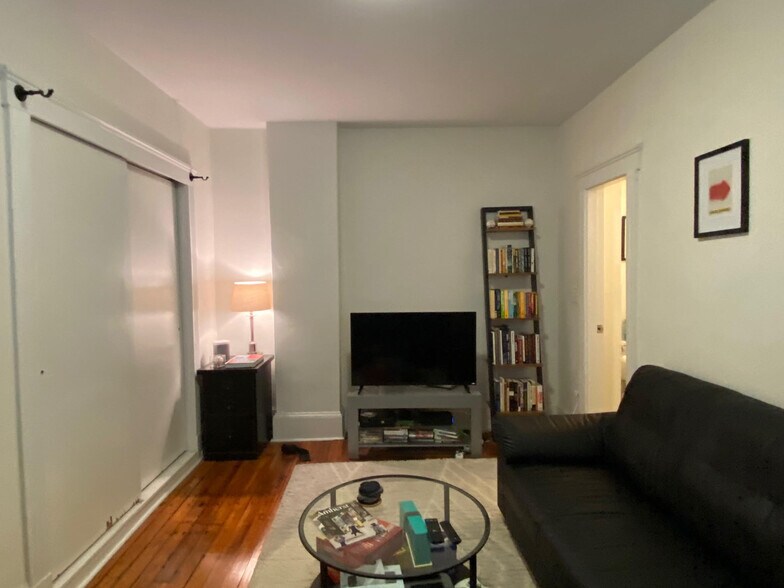 Building Photo - 43 Joy St