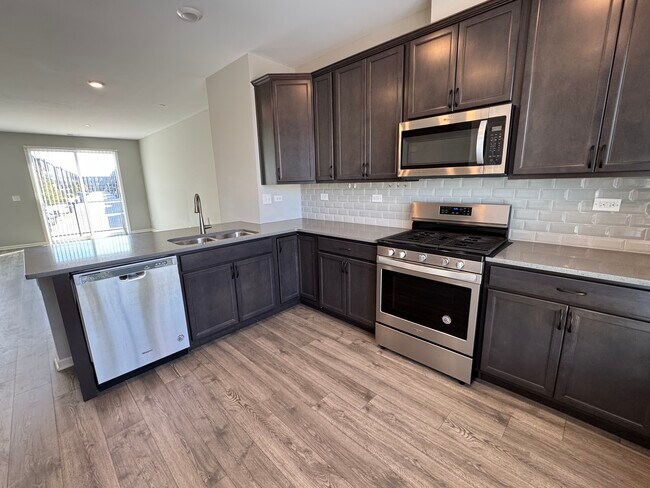 Building Photo - 2349 Parkside Dr
