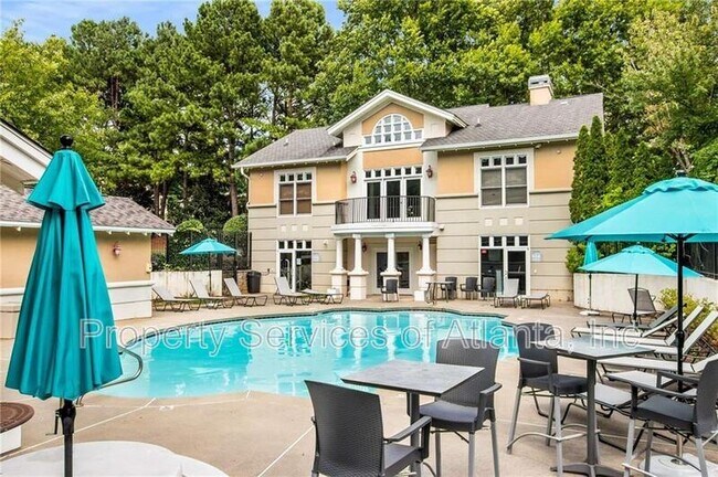 Building Photo - 2700 Pine Tree Rd NE