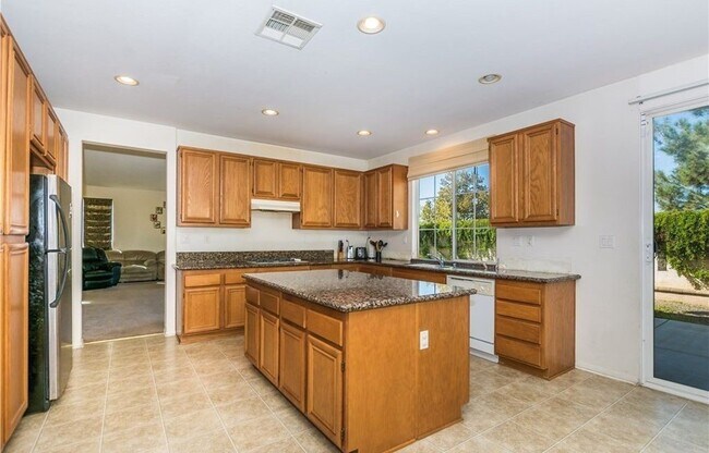 Building Photo - Beautiful, 4BD/3BA Rancho Belago Home