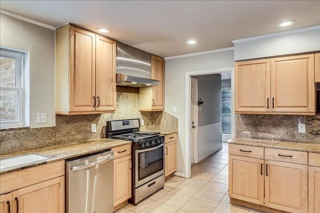 Building Photo - 5518 Sarazen Dr
