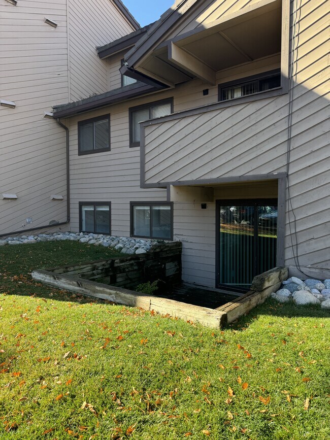 Building Photo - 1061 W Beaver Creek Blvd