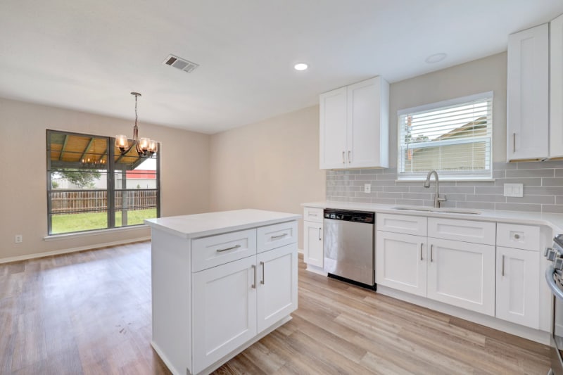 Building Photo - 200 Woodmont Dr