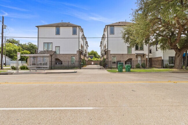 Building Photo - 2718 McGowen St