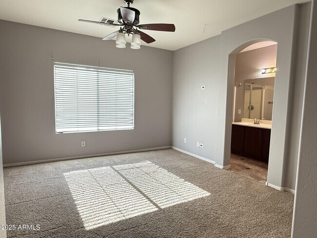 Building Photo - 1057 S Sacramento Pl