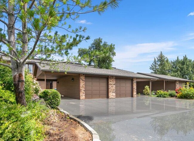 Building Photo - Fully Furnished Mid-Century Modern home wi...