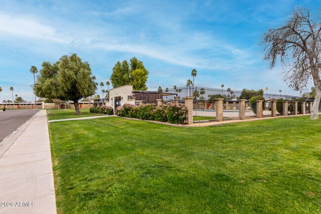 Building Photo - 1976 E Del Sur Dr