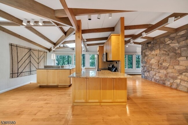 Building Photo - 37 Lenape Dr