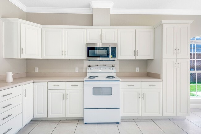 Building Photo - 5931 Hermitage Dr