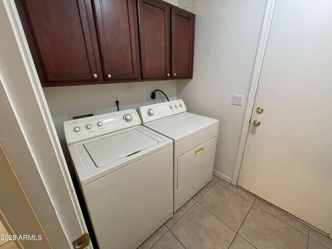 Building Photo - 4034 E Chaparosa Way