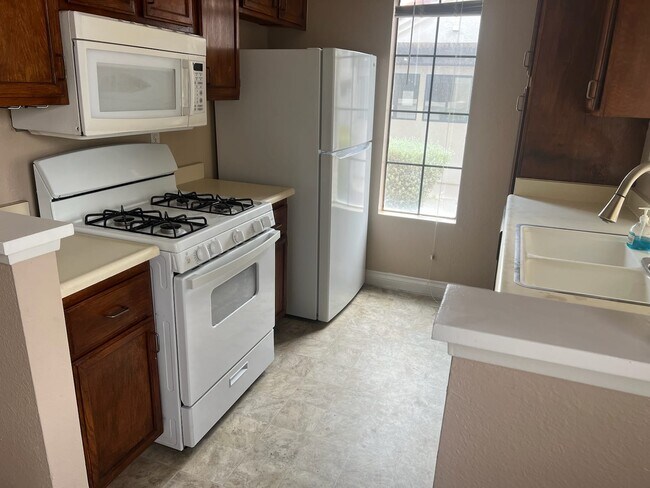 Building Photo - 4860 Nara Vista Way