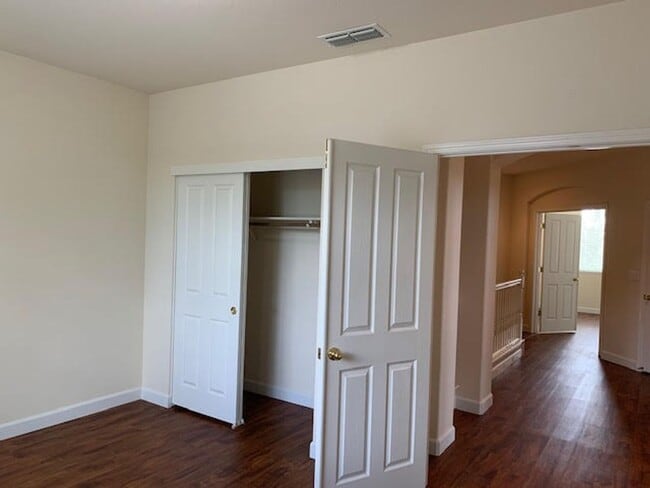 Building Photo - Five Bedroom Home In gated Serrano