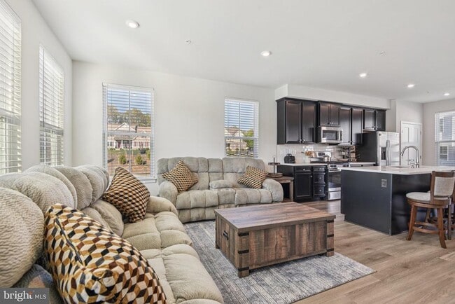 Building Photo - 133 Woodgate Cir