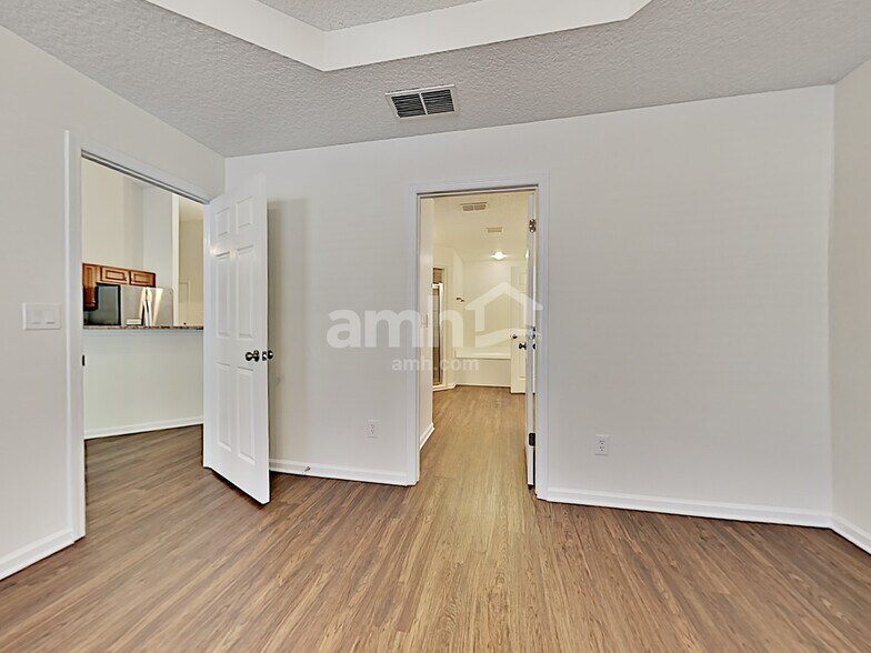 Building Photo - 656 Hampton Downs Ct