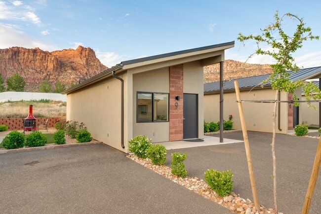 Building Photo - Unfurnished Property!