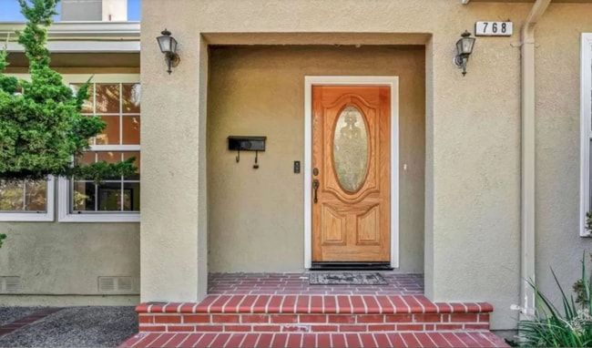 Building Photo - Spacious 4 Bed, 4 Bath Executive Home on Peaceful Cul-de-Sac!