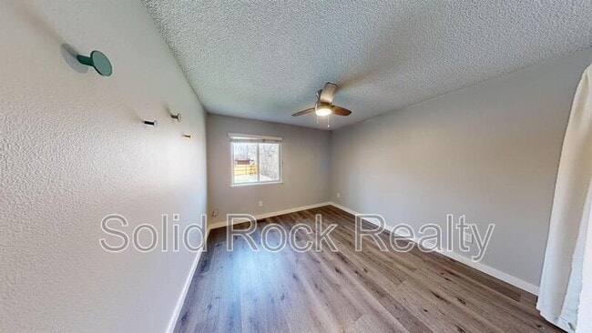 Building Photo - 130 W Cheyenne Rd