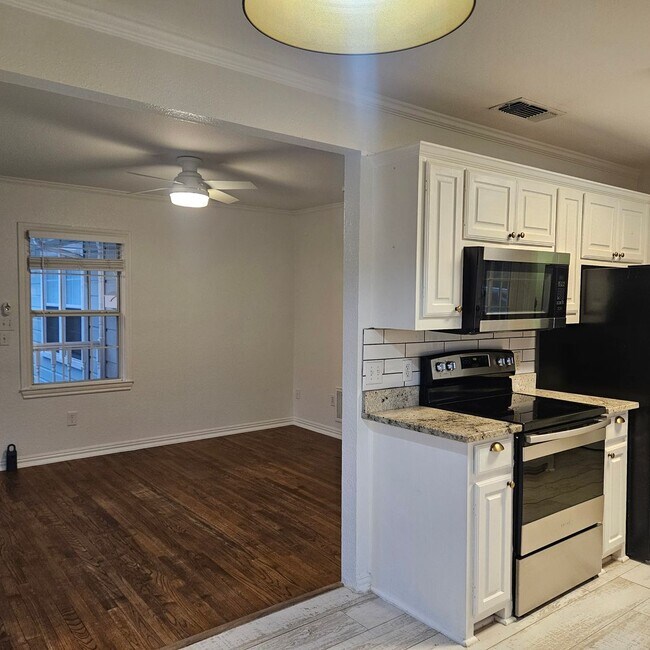 Building Photo - Bradley Duplex