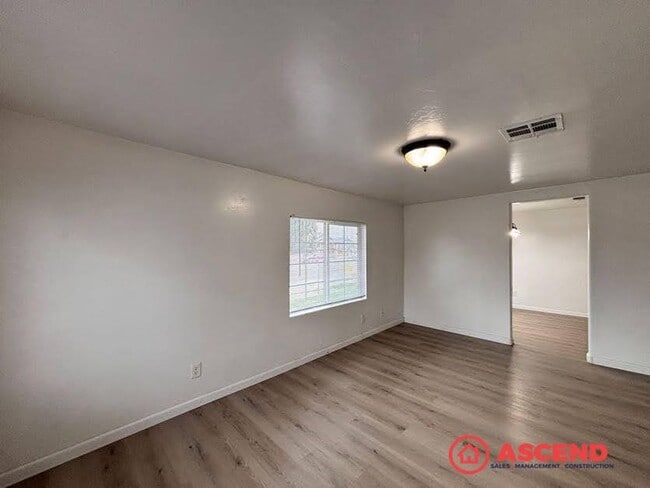 Building Photo - 201 E 1st St