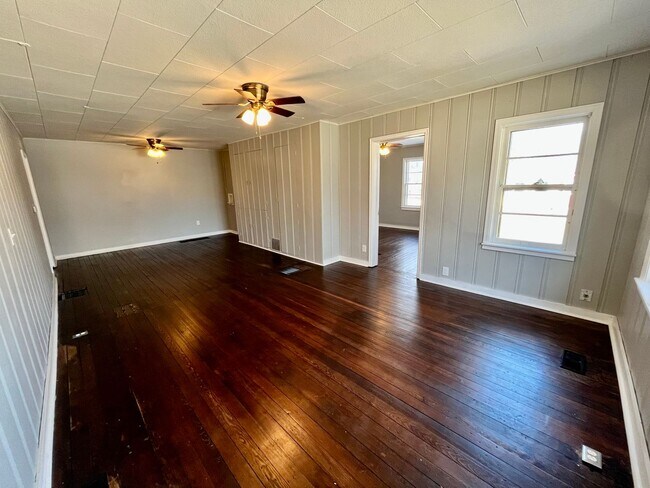 Building Photo - Spacious single family home in Independenc...