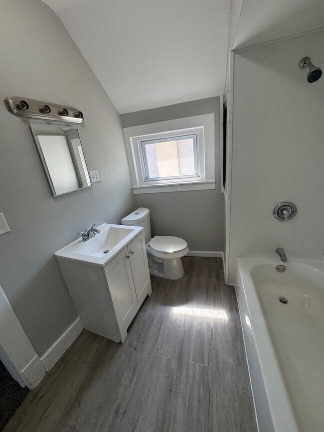 Building Photo - 4068 E 74th St