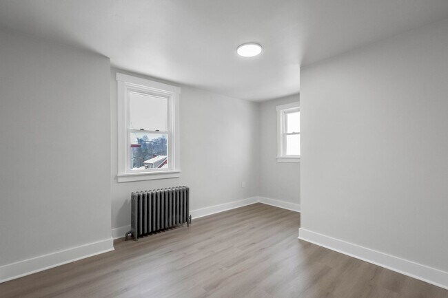Building Photo - Renovated 3 bedroom home available NOW!