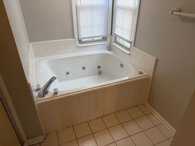 Building Photo - Spacious Four Bedroom Home Near Quail Hollow Neighborhoods!