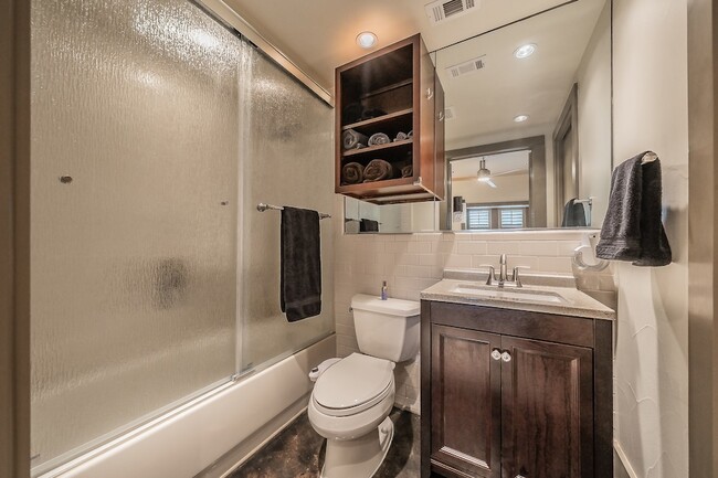 Building Photo - 6350 Oriole Dr