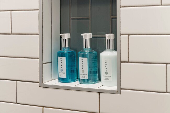 Building Photo - 109 S Paulina St