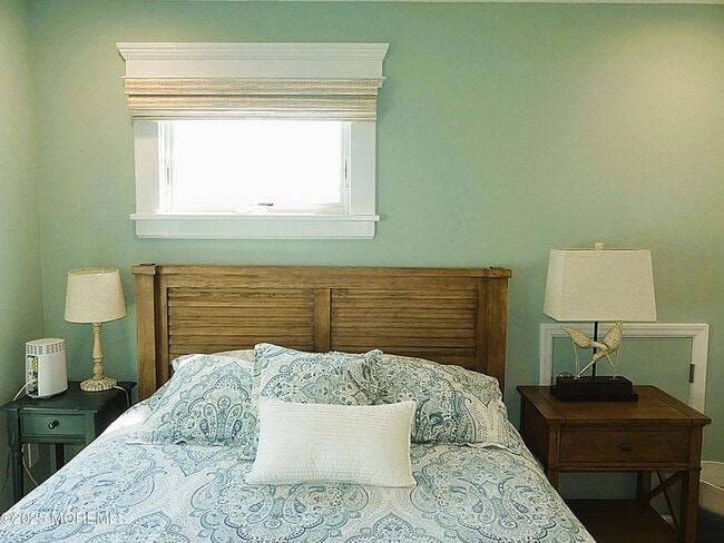 Building Photo - 203 5th Ave