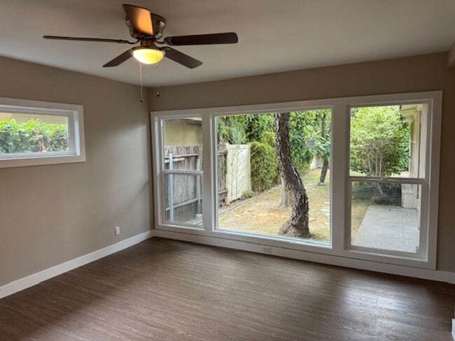 Building Photo - Newly Renovated 4 Bedroom 2 Bath home, wit...