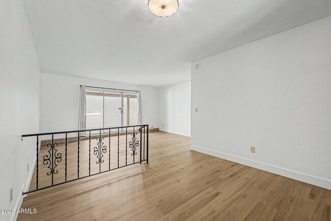 Building Photo - 5207 S Hazelton Ln
