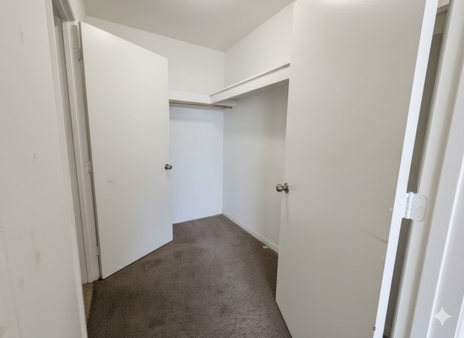 Building Photo - Charming & Spacious 3-Bedroom Apartment in Greenwood Park