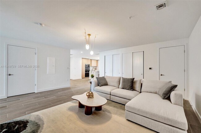 Building Photo - 900 N Ocean Blvd