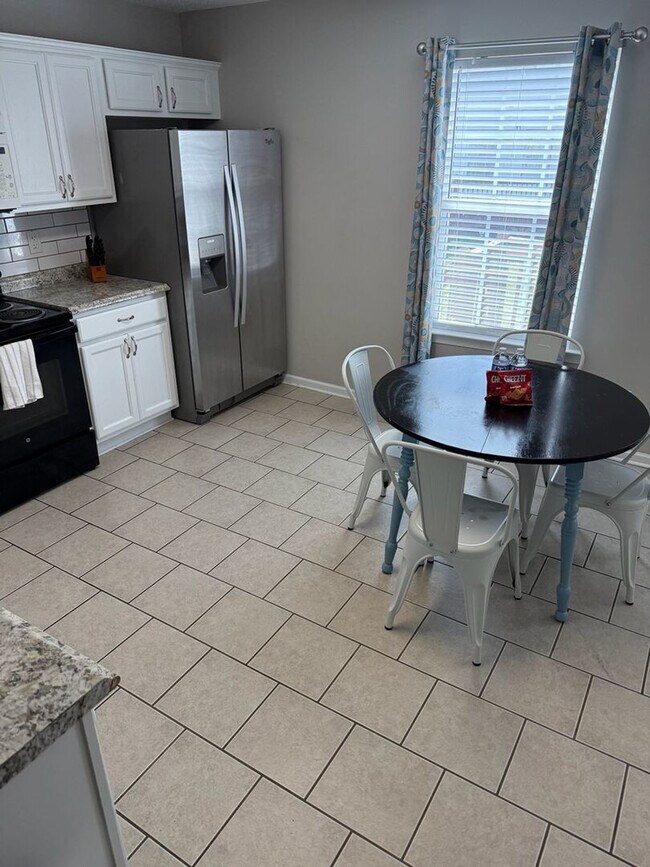 Building Photo - 31 Middleton Ct