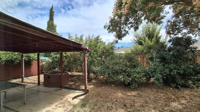 Building Photo - 35885 Adobe Dr