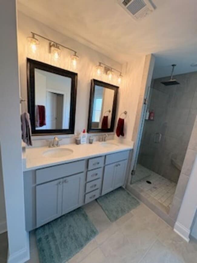 Building Photo - Available May!