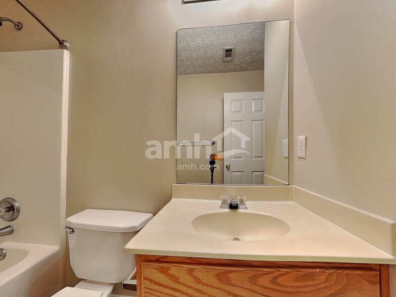 Building Photo - 3215 Deer Valley Dr NW