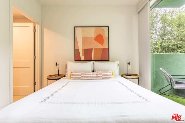 Building Photo - 3726 Kelton Ave