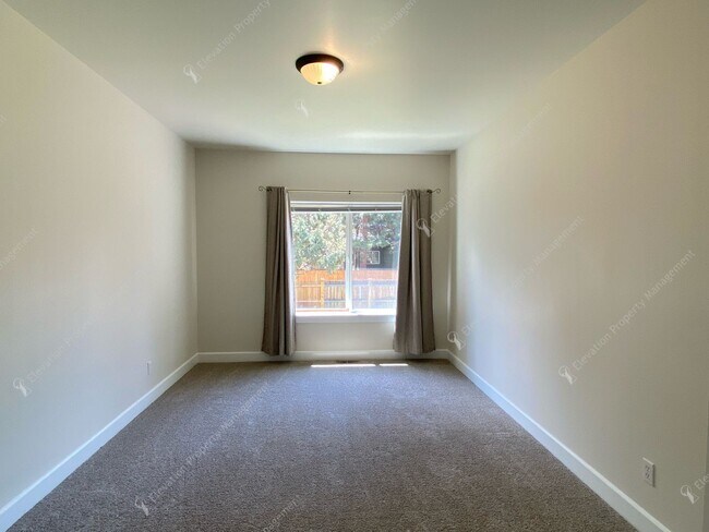 Building Photo - Charming Updated Home in Bend’s Old Farm D...