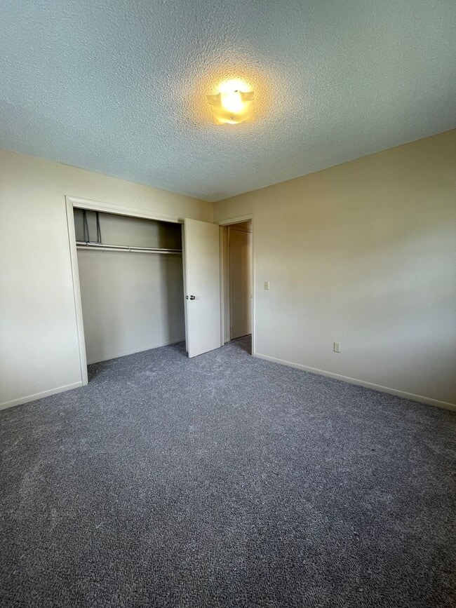 Building Photo - 302 W Neosho St