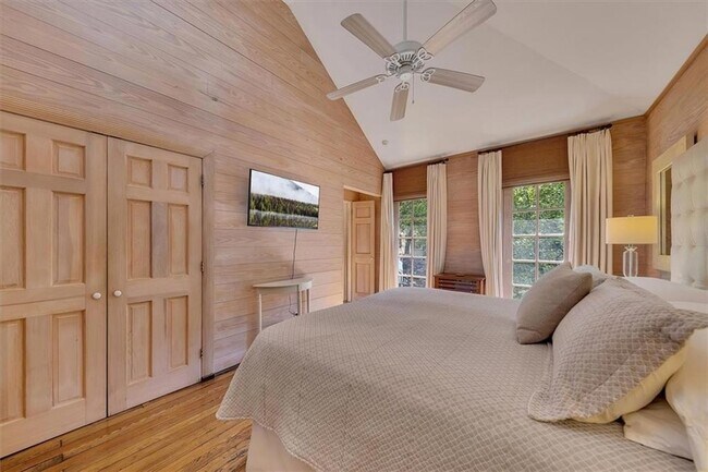 Building Photo - 2538 Parkside Dr NE