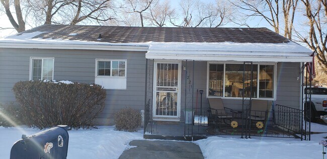Primary Photo - 1221 Richards Ave