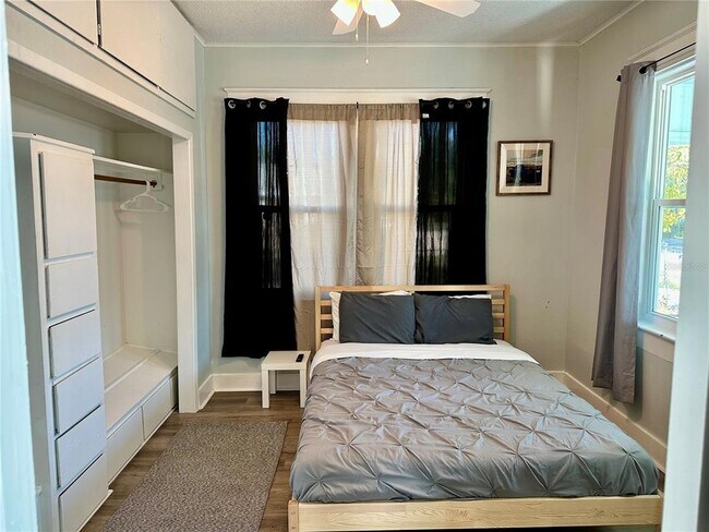 Building Photo - 1504 E 33rd Ave