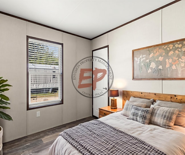 Building Photo - 21 Clear Creek